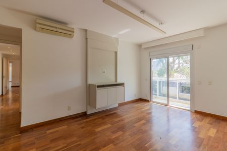 Apartamento à venda com 245m², 4 quartos e 4 vagas Apartamento à venda com 245m², 4 quartos e 4 vagasSuíte 4
