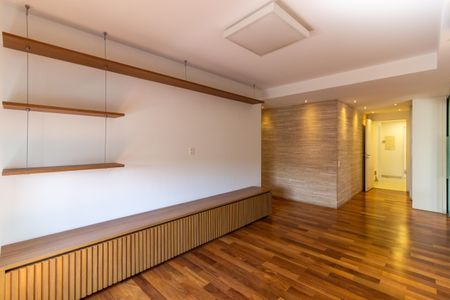 Apartamento à venda com 245m², 4 quartos e 4 vagas Apartamento à venda com 245m², 4 quartos e 4 vagasSala 2