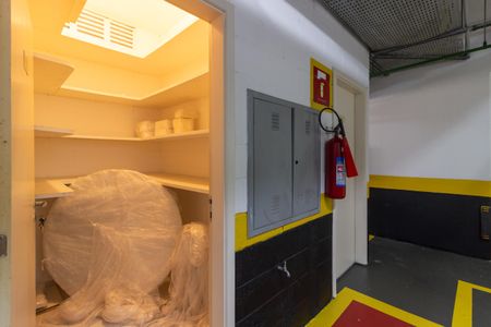 Apartamento à venda com 245m², 4 quartos e 4 vagas Apartamento à venda com 245m², 4 quartos e 4 vagasÁrea comum - Depósito