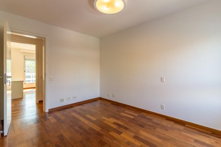 Apartamento à venda com 245m², 4 quartos e 4 vagas Apartamento à venda com 245m², 4 quartos e 4 vagasSuíte 3