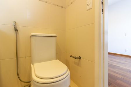 Apartamento à venda com 245m², 4 quartos e 4 vagas Apartamento à venda com 245m², 4 quartos e 4 vagasBanheiro da Suíte 3