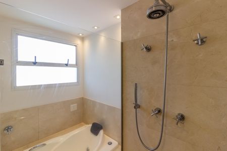 Apartamento à venda com 245m², 4 quartos e 4 vagas Apartamento à venda com 245m², 4 quartos e 4 vagasBanheiro da Suíte 4