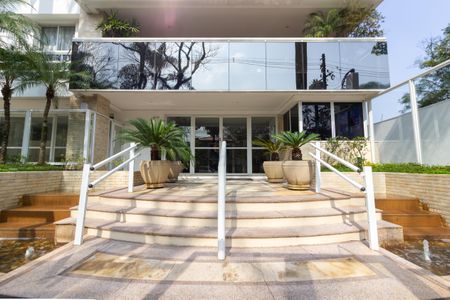 Apartamento à venda com 245m², 4 quartos e 4 vagas Apartamento à venda com 245m², 4 quartos e 4 vagasEntrada