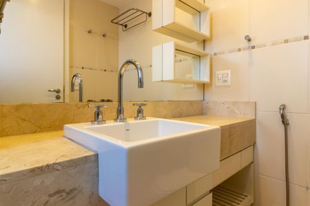 Apartamento à venda com 245m², 4 quartos e 4 vagas Apartamento à venda com 245m², 4 quartos e 4 vagasBanheiro da Suíte 3