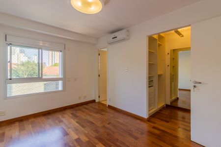 Apartamento à venda com 245m², 4 quartos e 4 vagas Apartamento à venda com 245m², 4 quartos e 4 vagasSuíte 3