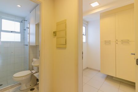 Apartamento à venda com 245m², 4 quartos e 4 vagas Apartamento à venda com 245m², 4 quartos e 4 vagasÁrea de Serviço