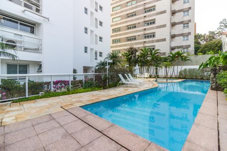 Apartamento à venda com 245m², 4 quartos e 4 vagas Apartamento à venda com 245m², 4 quartos e 4 vagasÁrea comum - Piscina