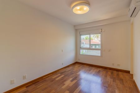 Apartamento à venda com 245m², 4 quartos e 4 vagas Apartamento à venda com 245m², 4 quartos e 4 vagasSuíte 3