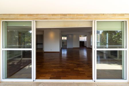 Varanda de apartamento à venda com 4 quartos, 245m² em Vila Madalena, São Paulo