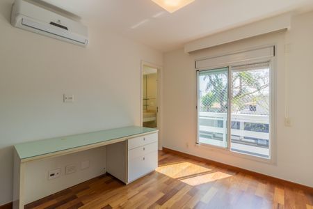 Apartamento à venda com 245m², 4 quartos e 4 vagas Apartamento à venda com 245m², 4 quartos e 4 vagasSuíte 2