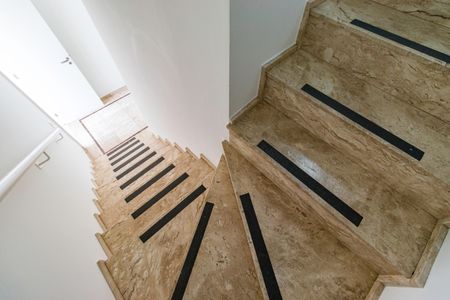 Apartamento para alugar com 300m², 3 quartos e 4 vagas Apartamento para alugar com 300m², 3 quartos e 4 vagasEscada