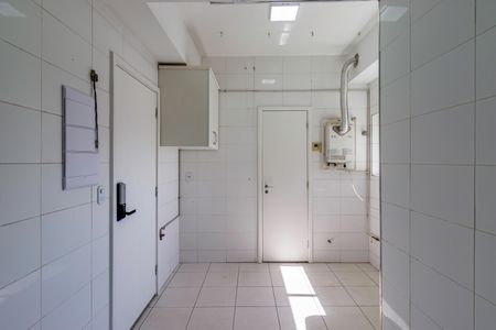 Apartamento para alugar com 300m², 3 quartos e 4 vagas Apartamento para alugar com 300m², 3 quartos e 4 vagasÁrea de Serviço