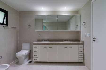 Apartamento para alugar com 300m², 3 quartos e 4 vagas Apartamento para alugar com 300m², 3 quartos e 4 vagasBanheiro do Quarto 3