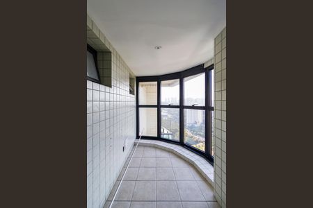 Apartamento para alugar com 300m², 3 quartos e 4 vagas Apartamento para alugar com 300m², 3 quartos e 4 vagasQuarto 3