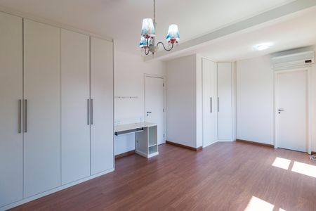 Apartamento para alugar com 300m², 3 quartos e 4 vagas Apartamento para alugar com 300m², 3 quartos e 4 vagasQuarto 2