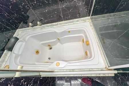 Apartamento à venda com 286m², 3 quartos e 3 vagasBanheiro da Suíte 2