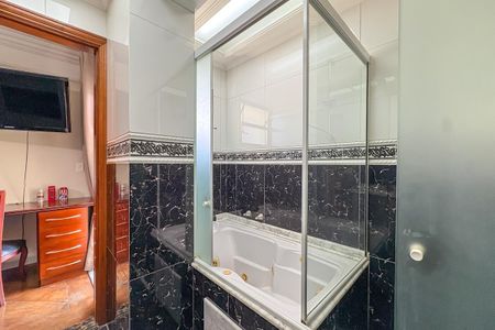 Apartamento à venda com 286m², 3 quartos e 3 vagasBanheiro da Suíte 2