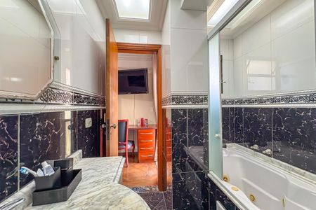 Apartamento à venda com 286m², 3 quartos e 3 vagasBanheiro da Suíte 2