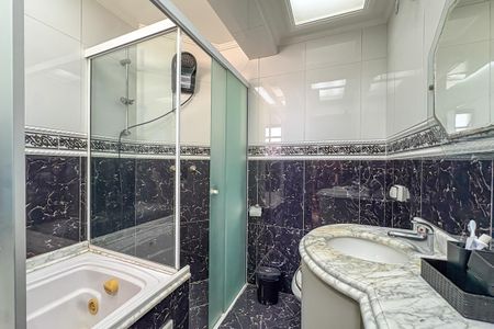 Apartamento à venda com 286m², 3 quartos e 3 vagasBanheiro da Suíte 2