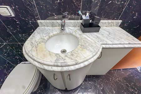 Apartamento à venda com 286m², 3 quartos e 3 vagasBanheiro da Suíte 2