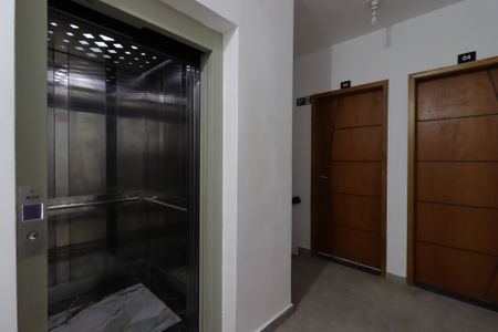 Apartamento à venda com 55m², 2 quartos e sem vagaElevador