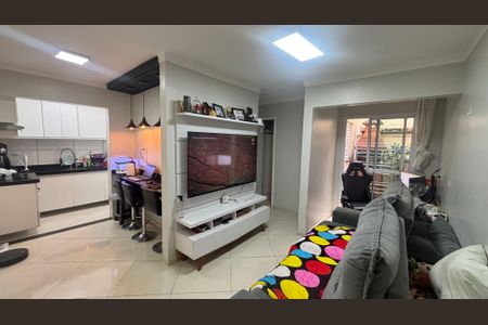 Sala de apartamento à venda com 2 quartos, 48m² em Vila Clarice, Santo André