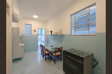 Casa à venda com 366m², 4 quartos e 3 vagas Casa à venda com 366m², 4 quartos e 3 vagasCozinha casa 2