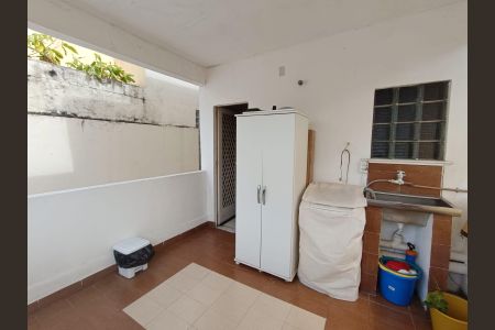 Casa à venda com 366m², 4 quartos e 3 vagas Casa à venda com 366m², 4 quartos e 3 vagasÁrea de Serviço casa 1