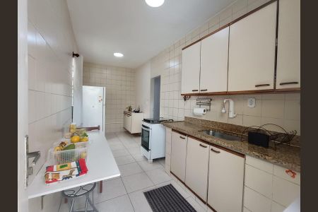 Casa à venda com 366m², 4 quartos e 3 vagas Casa à venda com 366m², 4 quartos e 3 vagasCozinha casa 1