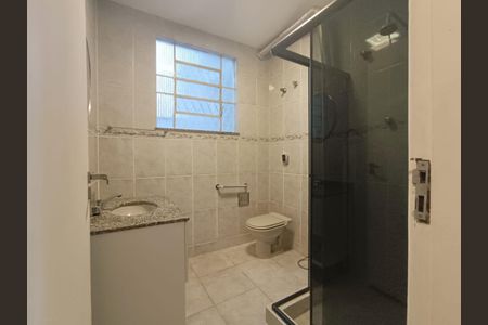 Casa à venda com 366m², 4 quartos e 3 vagas Casa à venda com 366m², 4 quartos e 3 vagasBanheiro Social casa 2