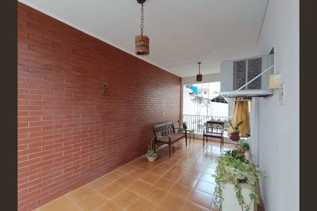 Casa à venda com 366m², 4 quartos e 3 vagas Casa à venda com 366m², 4 quartos e 3 vagasvaranda