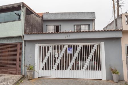 Casa à venda com 250m², 3 quartos e 3 vagasFachada 