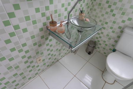 Casa à venda com 250m², 3 quartos e 3 vagasBanheiro social