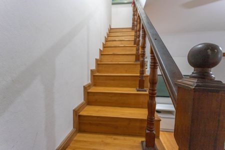 Casa à venda com 250m², 3 quartos e 3 vagasEscada