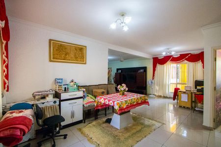 Casa à venda com 260m², 4 quartos e 4 vagasSala