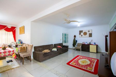 Casa à venda com 260m², 4 quartos e 4 vagasSala