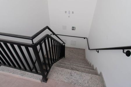 Apartamento à venda com 44m², 2 quartos e sem vagaEscada