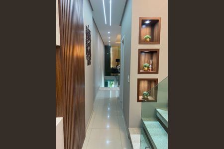 Casa à venda com 258m², 3 quartos e 5 vagas Casa à venda com 258m², 3 quartos e 5 vagasSala