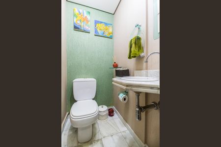 Casa de condomínio à venda com 164m², 3 quartos e 2 vagasLavabo