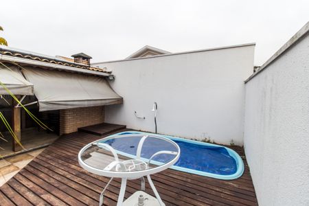 Casa de condomínio à venda com 164m², 3 quartos e 2 vagasPiscina