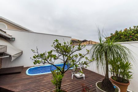 Casa de condomínio à venda com 164m², 3 quartos e 2 vagasPiscina