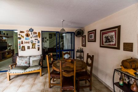 Casa de condomínio à venda com 164m², 3 quartos e 2 vagasÁrea gourmet