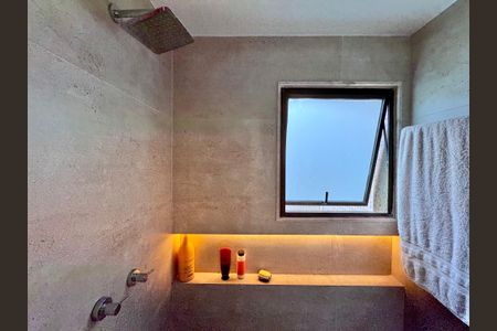 Apartamento à venda com 220m², 4 quartos e 4 vagasSuíte 1 Master - Banheiro