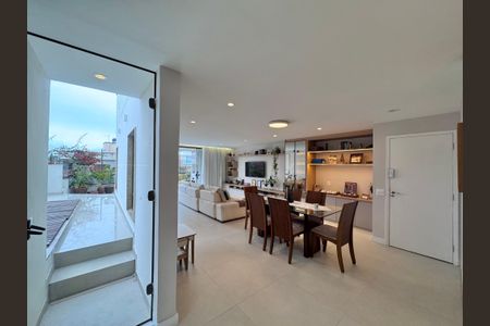 Apartamento à venda com 220m², 4 quartos e 4 vagasSala