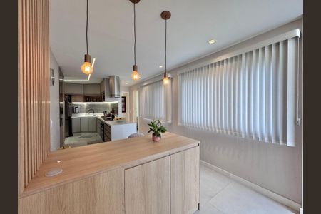 Apartamento à venda com 220m², 4 quartos e 4 vagasCozinha