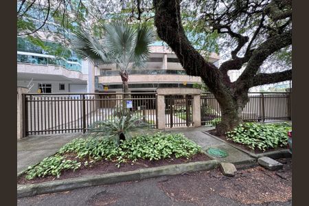 Apartamento à venda com 220m², 4 quartos e 4 vagasFachada