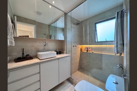 Apartamento à venda com 220m², 4 quartos e 4 vagasSuíte 1 Master - Banheiro