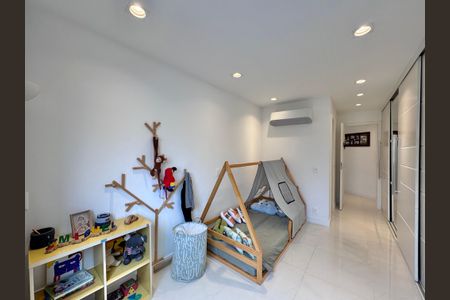 Apartamento à venda com 220m², 4 quartos e 4 vagasSuíte 3