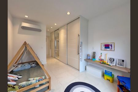 Apartamento à venda com 220m², 4 quartos e 4 vagasSuíte 3