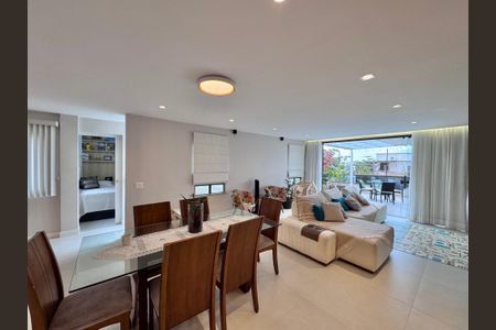 Apartamento à venda com 220m², 4 quartos e 4 vagasSala